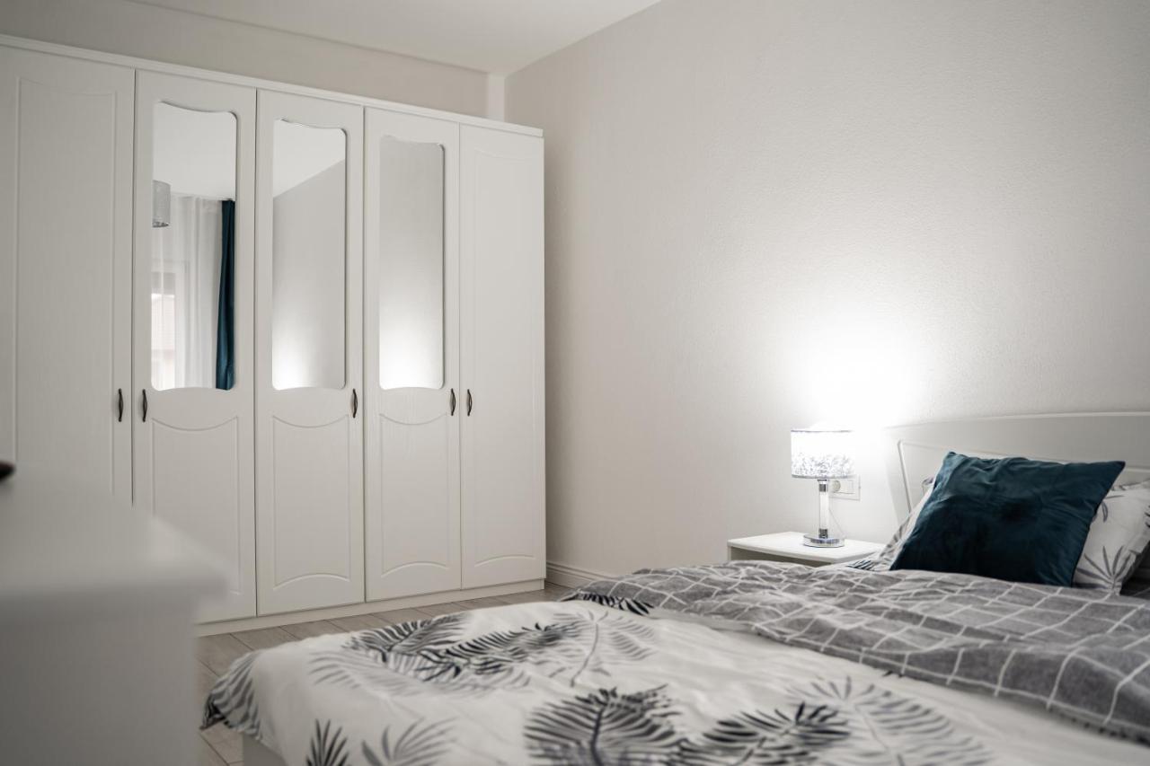 Modern Apartment In Dumbravita Dumbravita  Экстерьер фото