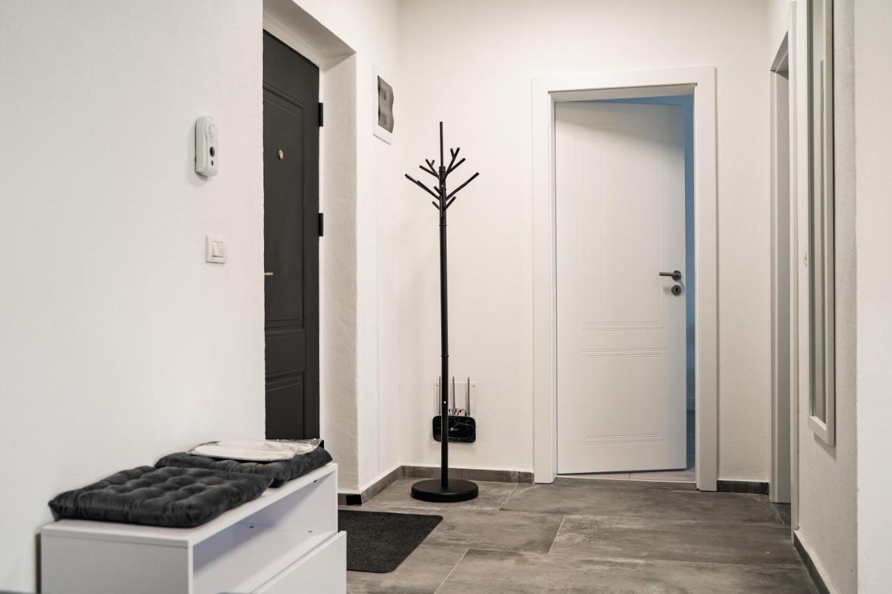 Modern Apartment In Dumbravita Dumbravita  Экстерьер фото